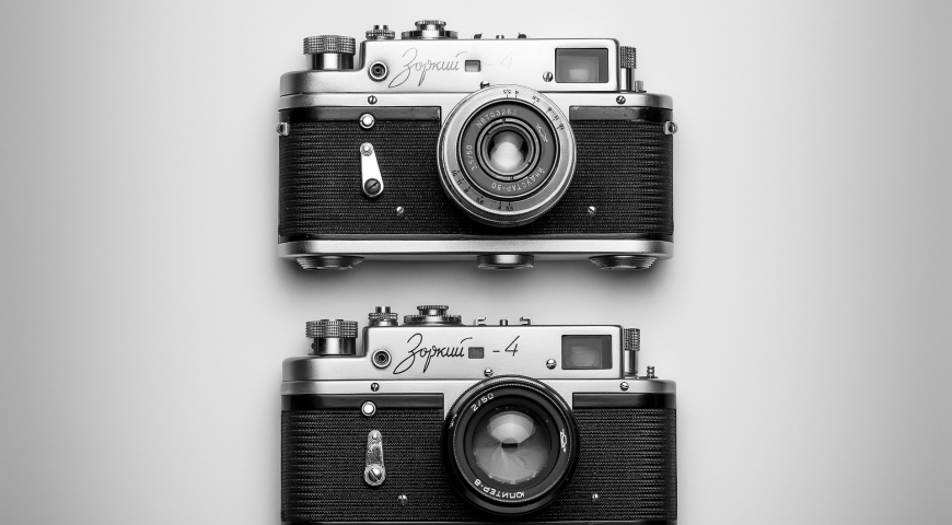 Dos cámaras fotográficas