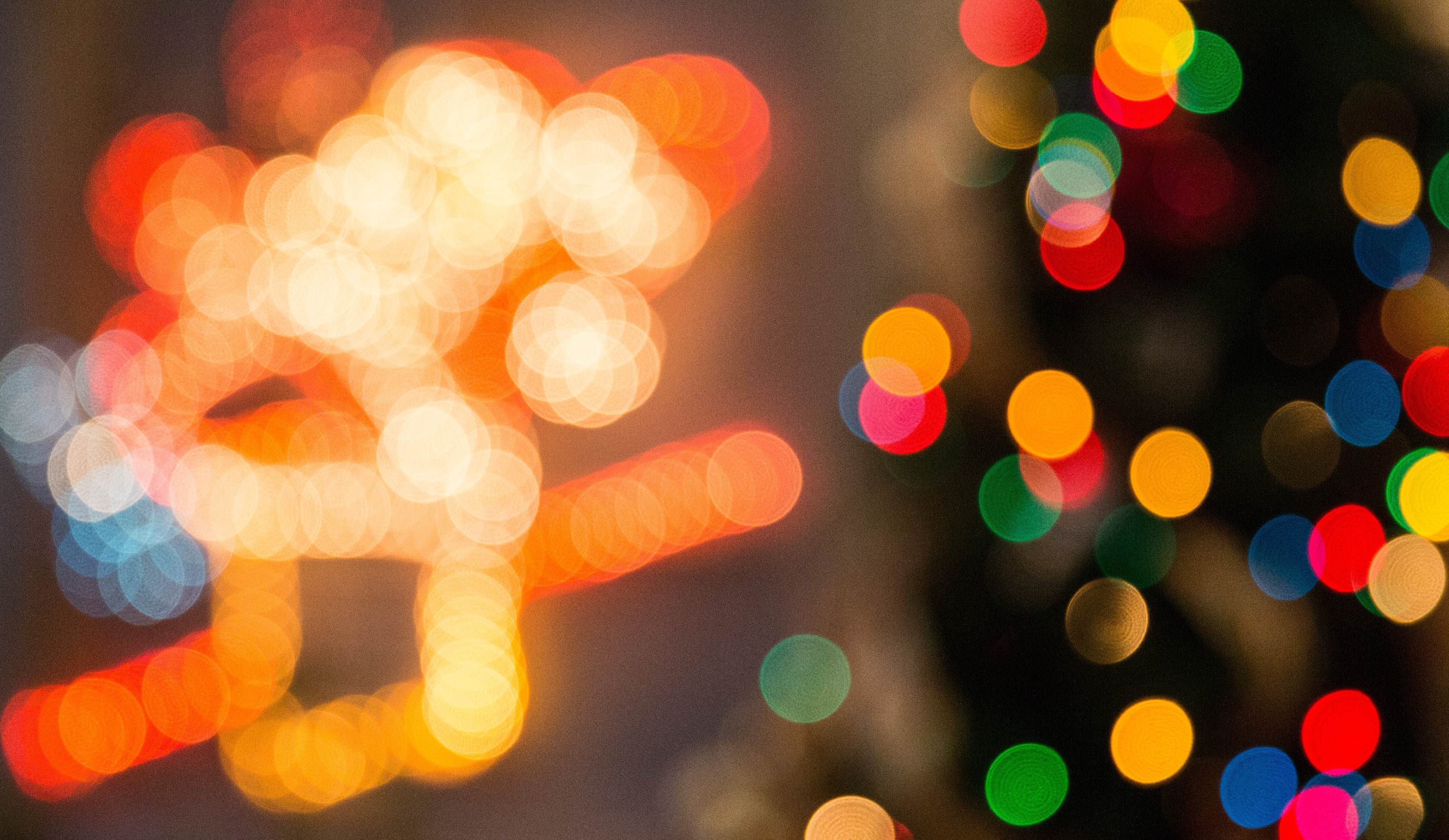 Luces navideñas desenfocadas