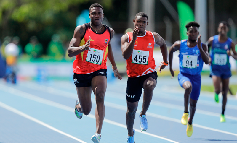 Deportistas en una carrera de atletismo