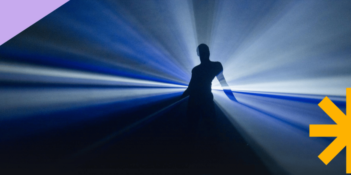 Fotografía de persona a contra luz