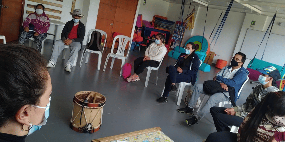 Fotografía de un taller para adulto mayor