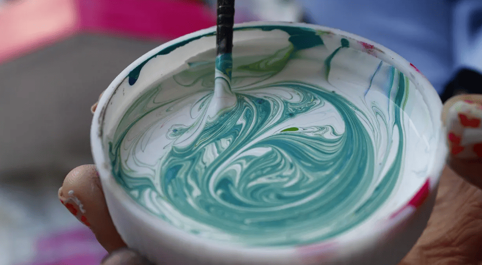 pintura de color blanco y verde