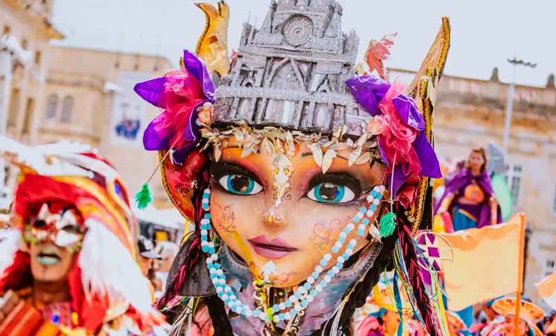 El Carnaval de Negros y Blancos se toma Bogotá