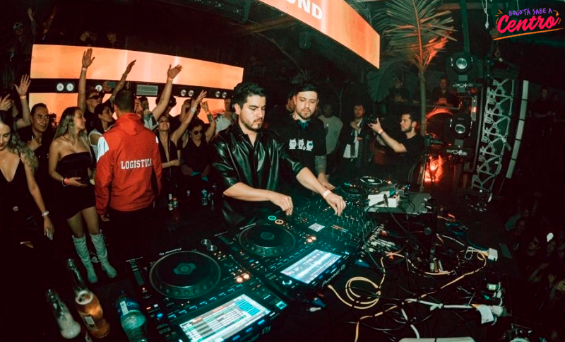 Personas en un concierto electro