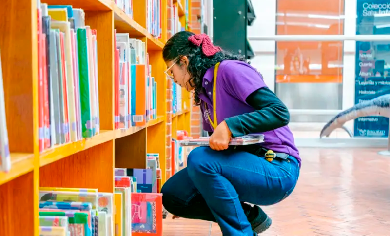 BibloRed exonera multas por devolución tardía de libros