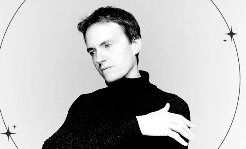 Imagen de un hombre a blanco y negro