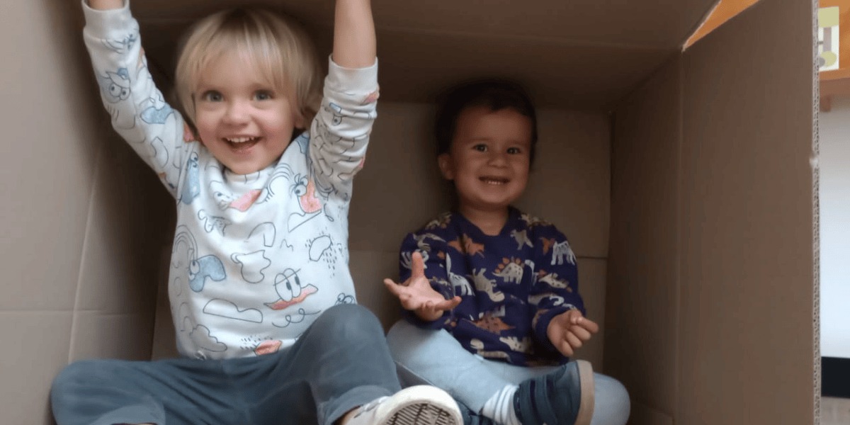 Niños divirtiéndose.