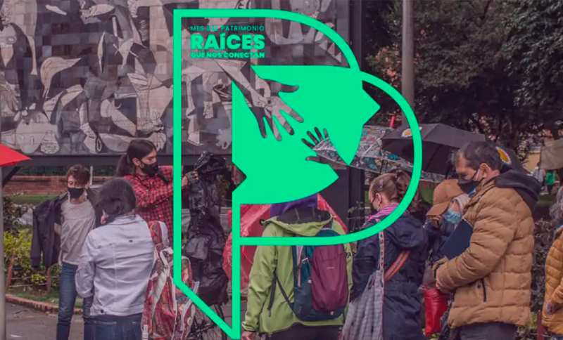 personas en un recorrido patrimonial