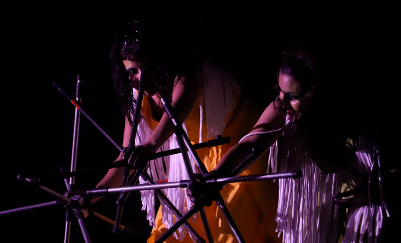 MAMBAKO lleva la fuerza de sus tambores al teatro