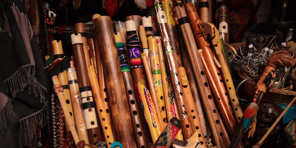 Imagen de flautas andinas.