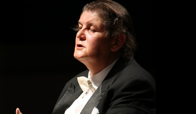 Intérprete de filarmónica en primer plano