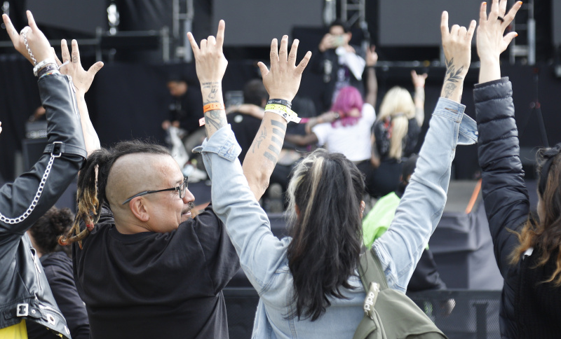 Personas en concierto