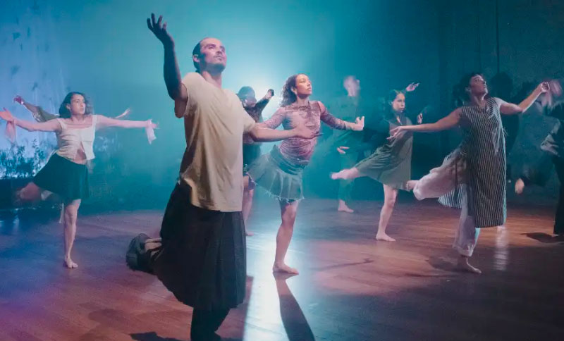 Un radical aquí y ahora