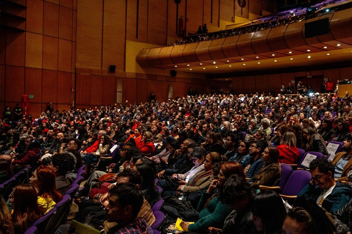 público en obra de teatro