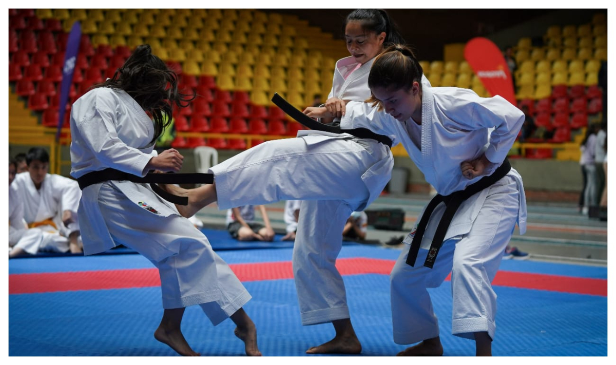 Niñas en campeonato de Taekwondo