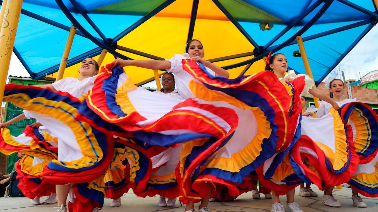 mujeres danzando