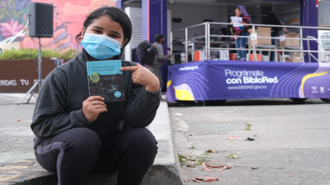 Niño con libro