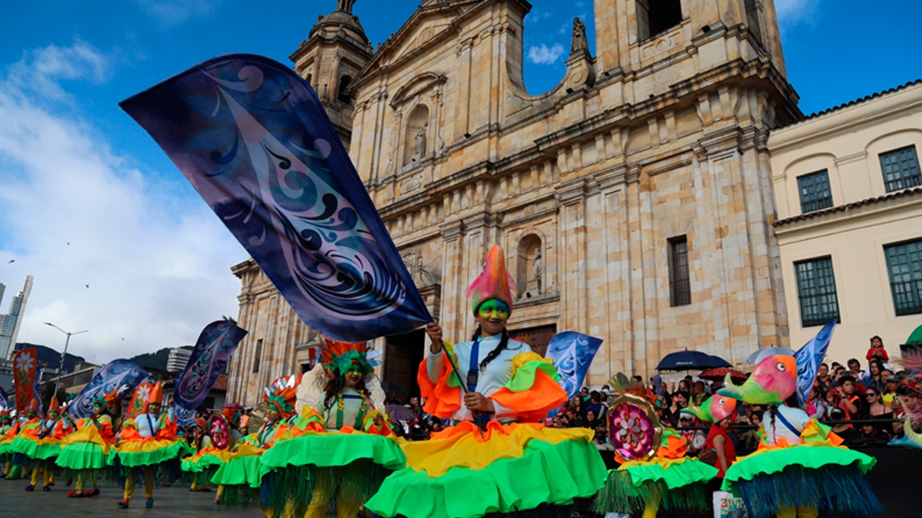 comparsa en la Plaza de Bolívar