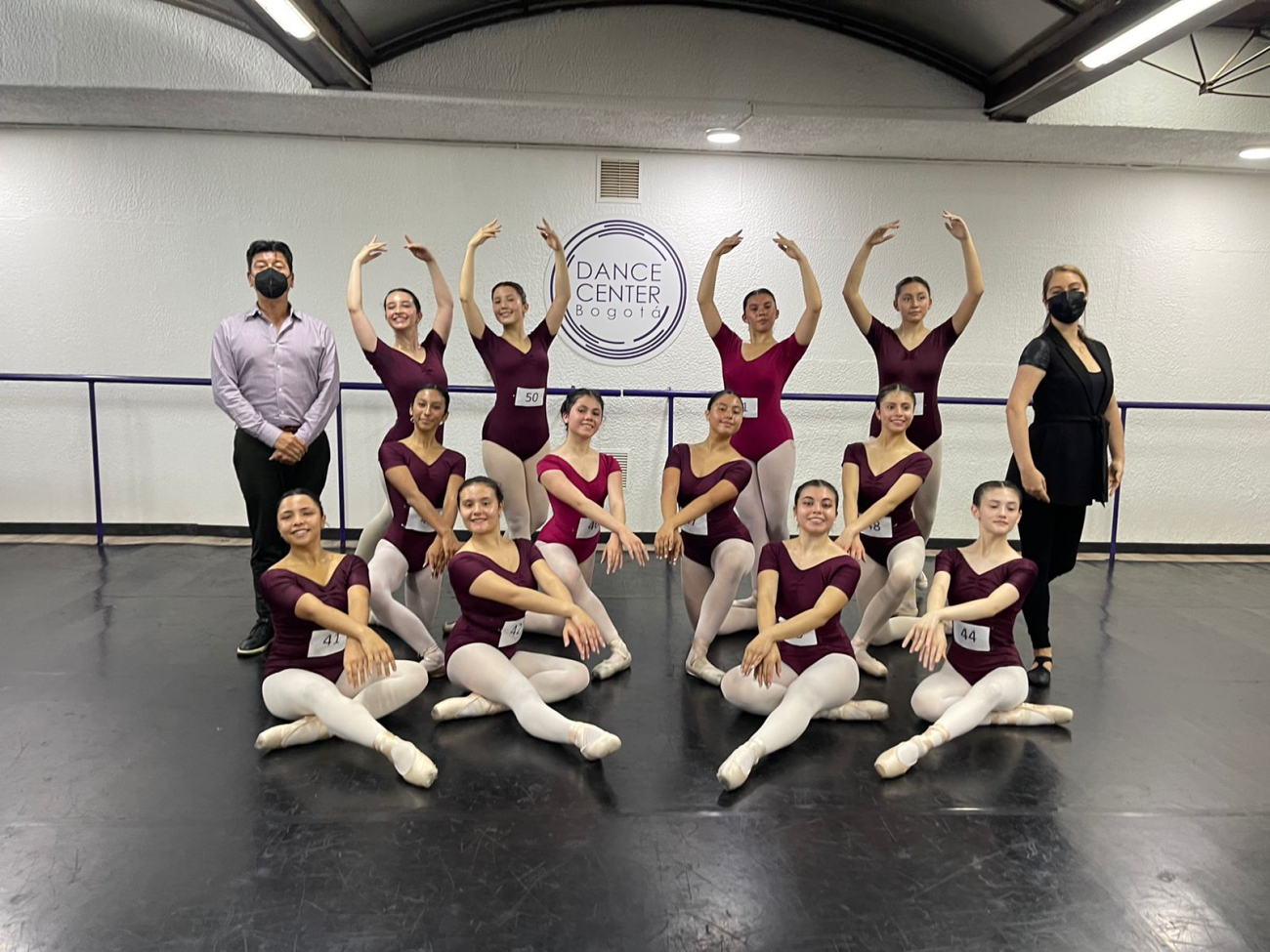 Bailarinas de Ballet en un salón de entrenamiento
