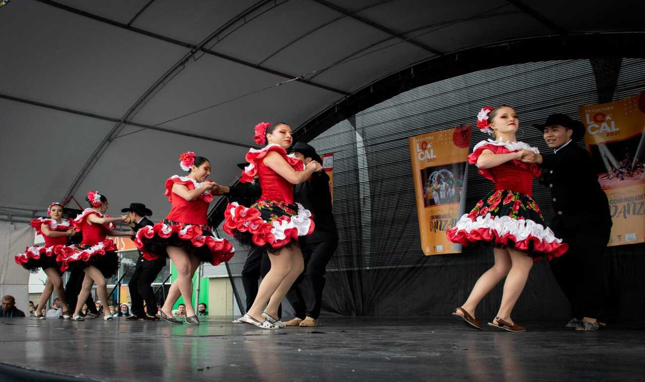 Personas bailando joropo