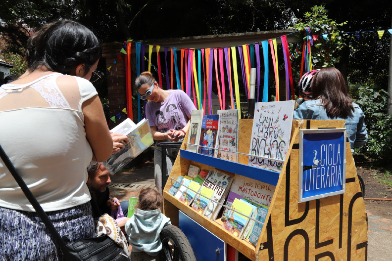 Familias leyendo