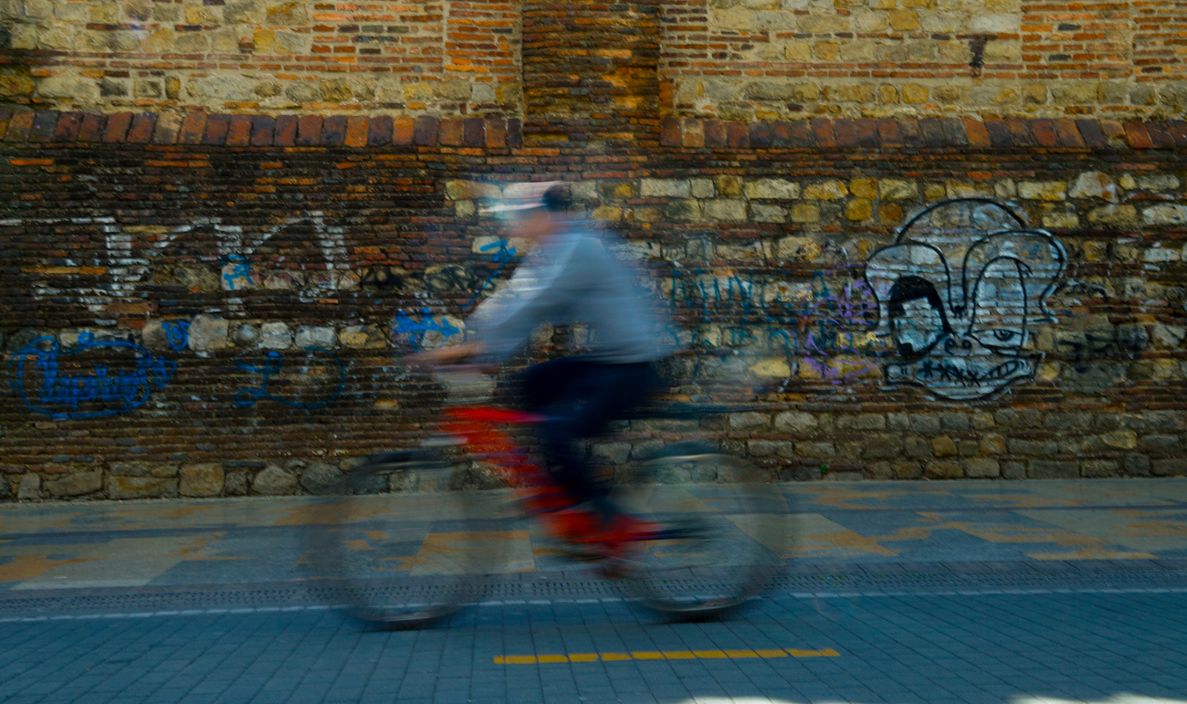 Persona montando bicicleta