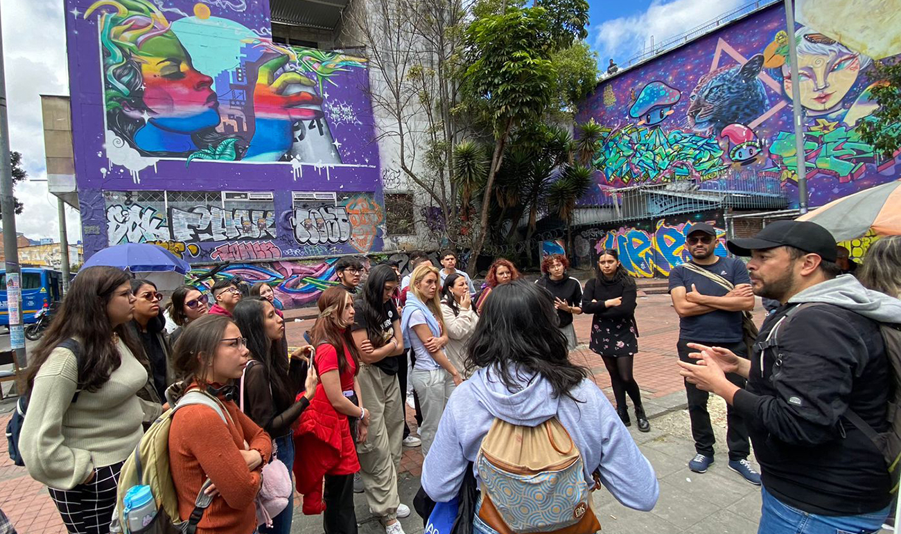 PErsonas recorriendo Bogotá