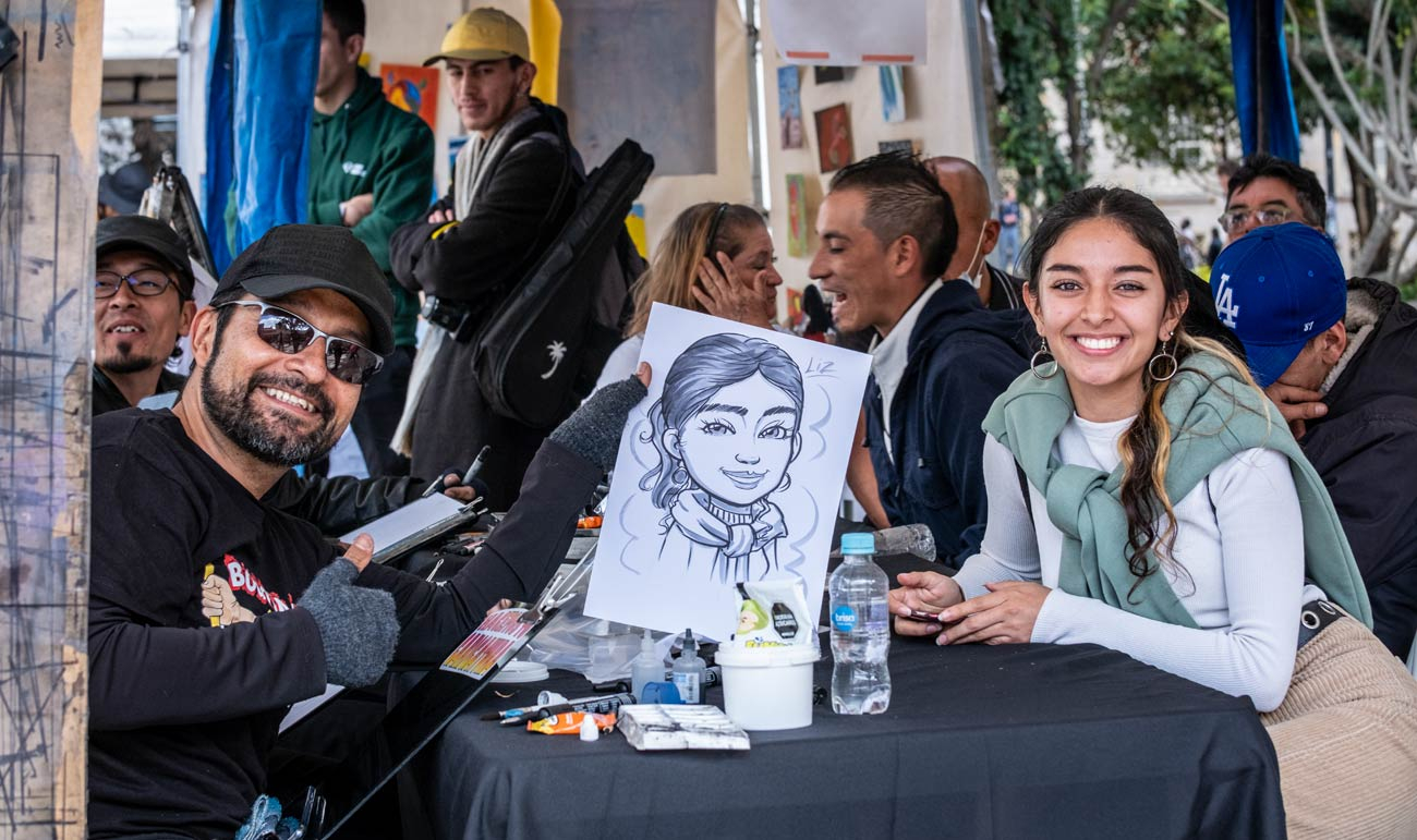 Artista pintando una caricatura