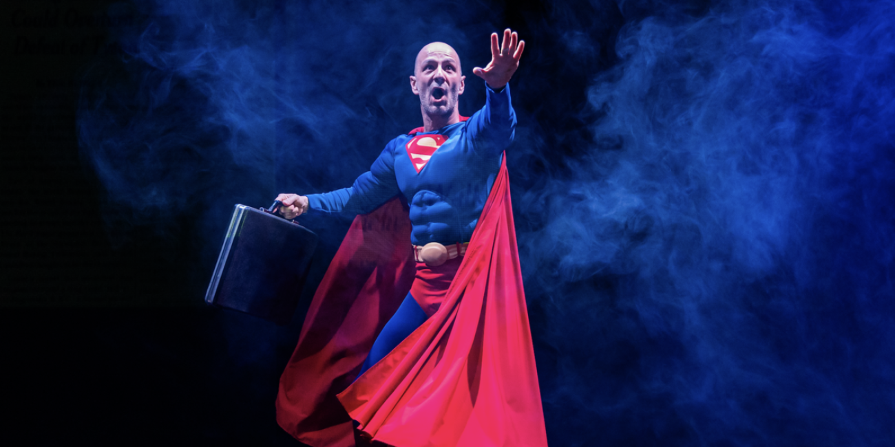 actor interpretando a superman