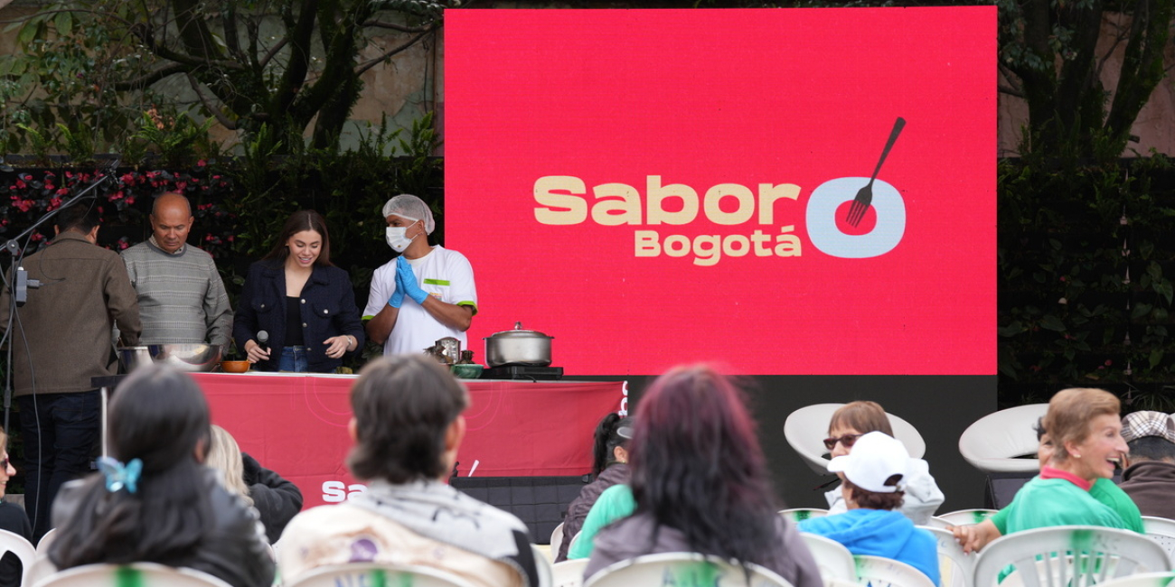 foto sabor bogota, cocineros al fondo