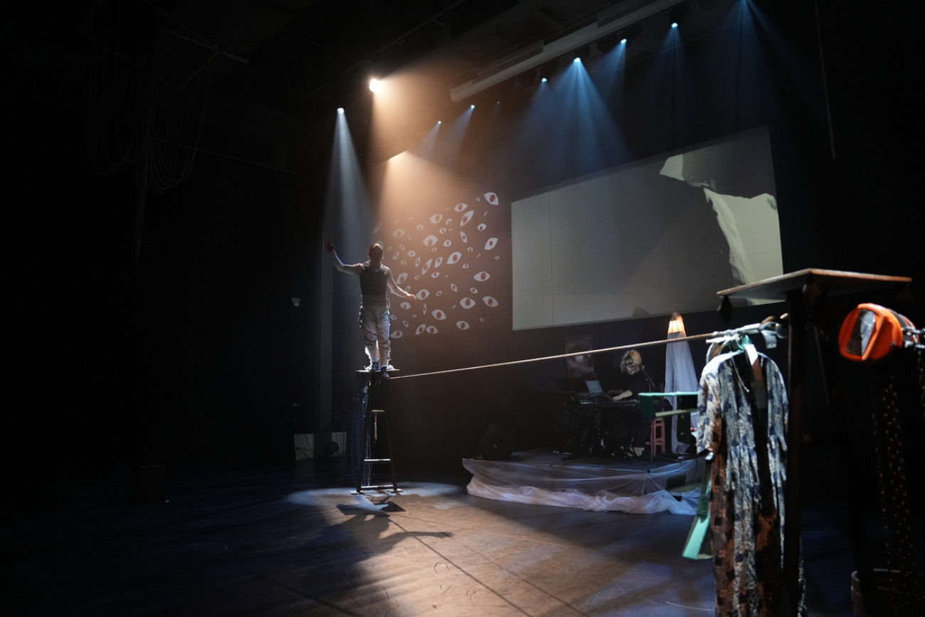 artista en escena
