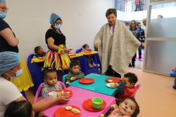 alcaldesa claudia lópez visita niños
