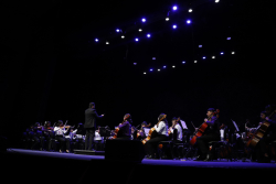 Orquesta filarmónica prejuvenil en escenario