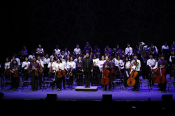 Orquesta filarmónica prejuvenil en escenario