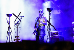 Rock al parque. artista en escenario