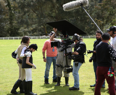 Personas grabando