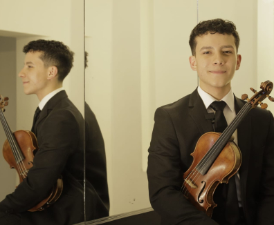 Santiago Ávila, concertino de la Orquesta Filarmónica Prejuvenil