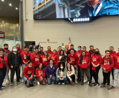 Grupo de personas posando