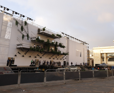 Montaje árbol en Plaza de Bolívar