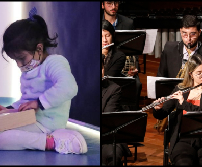 Niña y mujer tocando flauta traversa