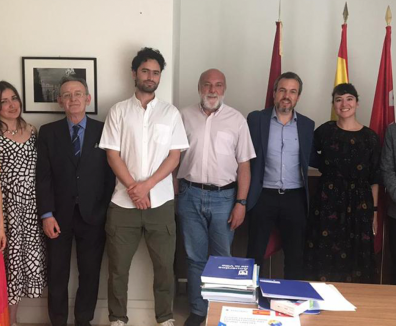 Grupo de personas reunidas