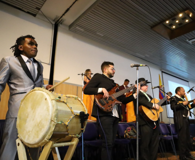 músicos en escena