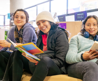 Usuarias de la Biblioteca Pública El Mirador 