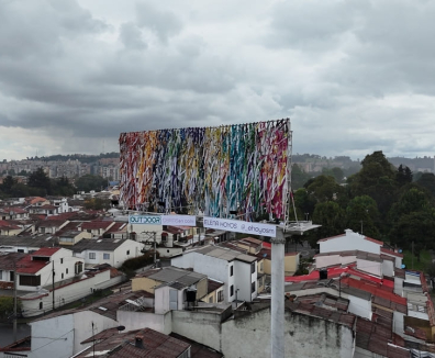 valla en espacio público