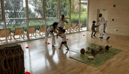 Niños en clase de Capoeira