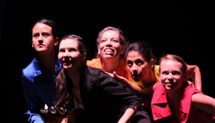 Escena de las cuarentonas.