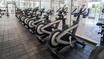 Foto bicicletas de spinning.