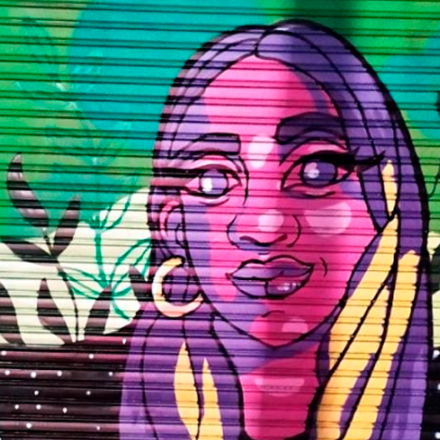 Grafiti de un rostro de una mujer