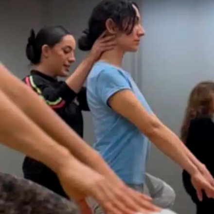 Clase de Ballet para adultos con imagen de mujeres