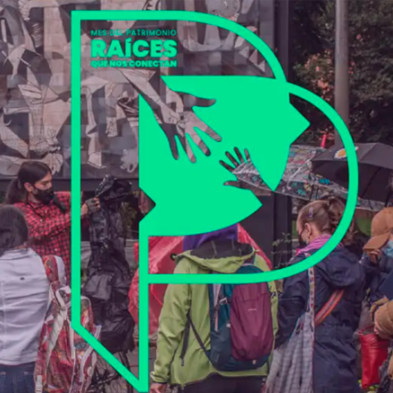 personas en un recorrido patrimonial